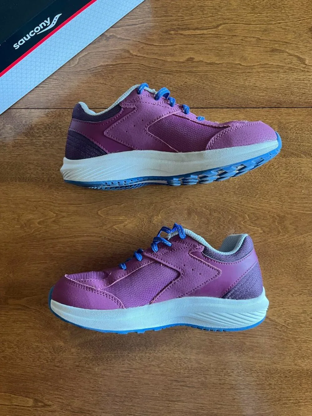 Saucony Cohesion plum sneakers 3Y